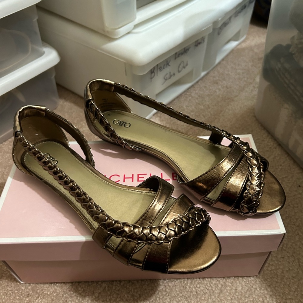 Ladies sandals 8.5
